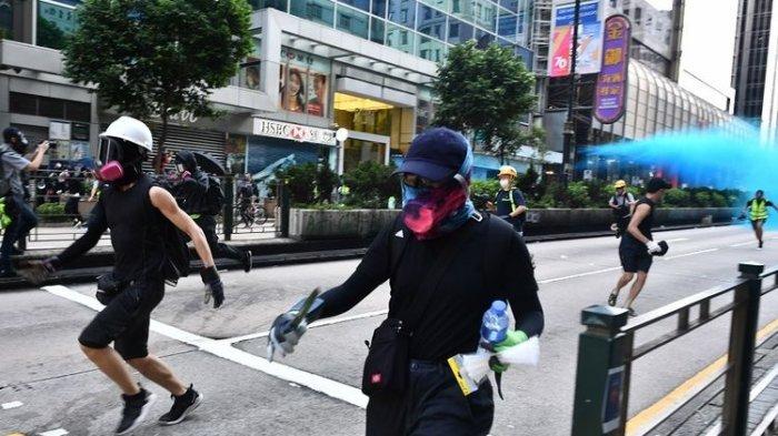 Berdebat dengan Pengunjuk Rasa, Seorang Pria di Hong Kong Dibakar Hidup-hidup oleh Demonstran