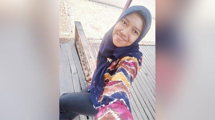 Staf Dekranasda Kabupaten Tala Ini Hampir Disambar Api Saat Warnai Purun