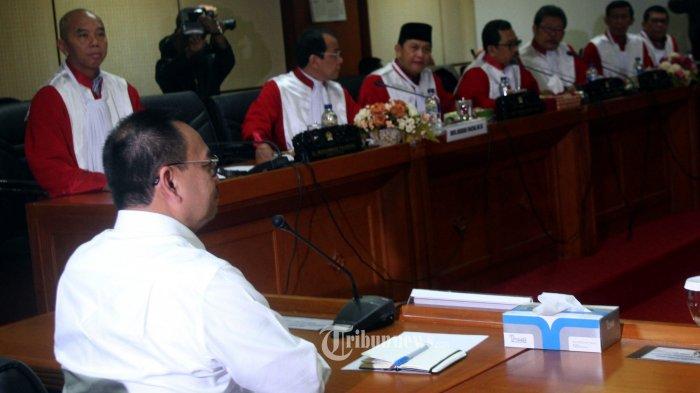 Menurut Sebastian Salang, MKD Menggali Jebakan untuk Dirinya Sendiri