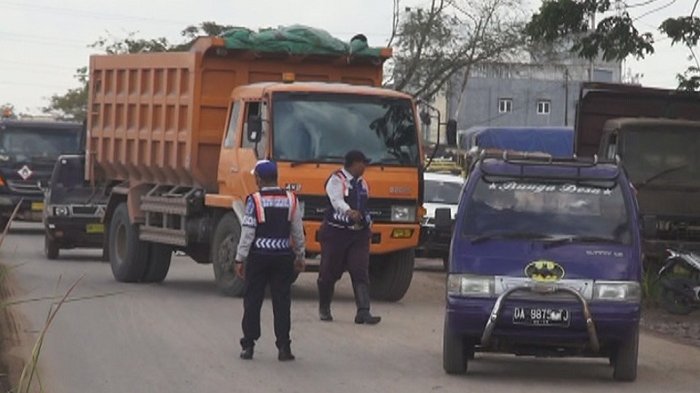 Dinas Perhubungan dan Polresta Banjarmasin Razia Truk di Lingkar Selatan, Sopir Ini Malah Senang