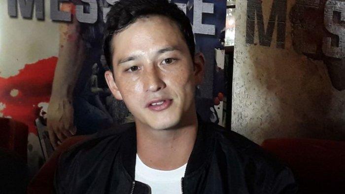 Lagi Mabuk Asmara, Mike Lewis Ungkap Siapa Kekasih Barunya, 'Kami Ketemu Tiga Tahun Lalu'