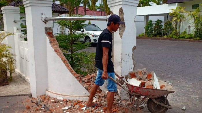 Ambulans Tabrak Kediaman Almarhum H A Sulaiman HB, Pendiri PS Barito Putera, Begini Kronologisnya