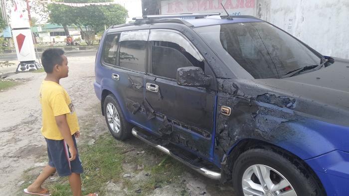 Sebuah Mobil Ikut Terbakar Saat Parkir di Samping Warung Bang Jali