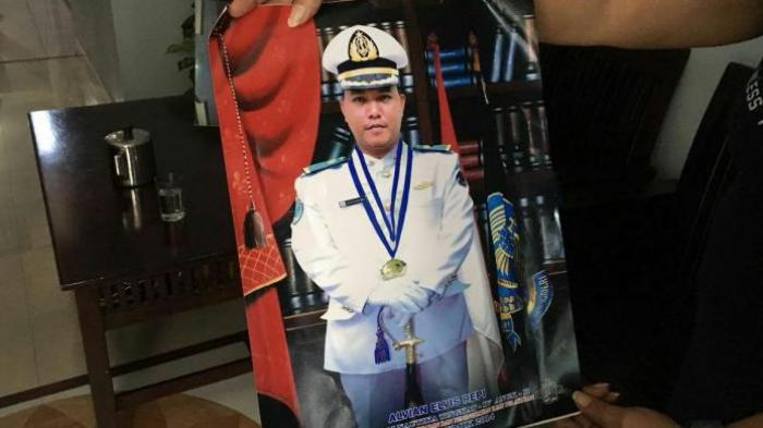 Istri Mualim Tugboat Brahma 12 Menangis Ceritakan Kontak Terakhir Suaminya