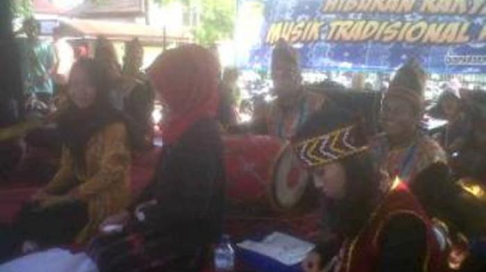 Musik Panting Prabayaksa Banjarmasin, Kolaborasi Gitar dan Bass Bambu