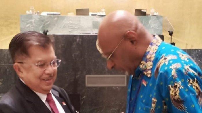 Nick Messet bersama Wakil Presiden Jusuf Kalla dalam sidang Umum PBB di New York, Amerika Serikat.