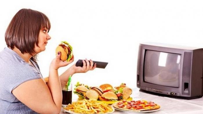 Jangan Nonton TV Lebih dari 3 Jam Kalo Tak Mau Cepat Pikun