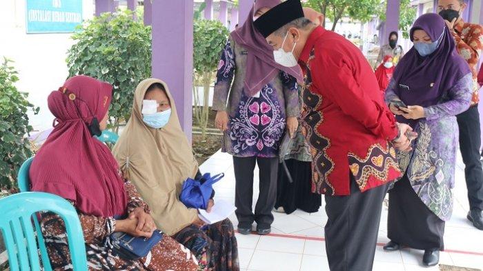Sambut HUT ke-77 Kemerdekaan RI, RS H Hasan Basry Operasi Gratis 40 Pasien Katarak