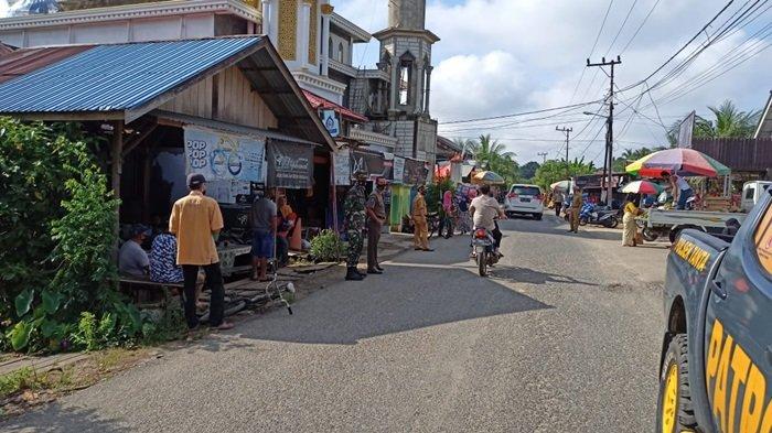 Operasi Tim Gabungan Tanta Imbau Pedagang dan Pengunjung Pasar Mangkusip Tabalong Pakai Masker