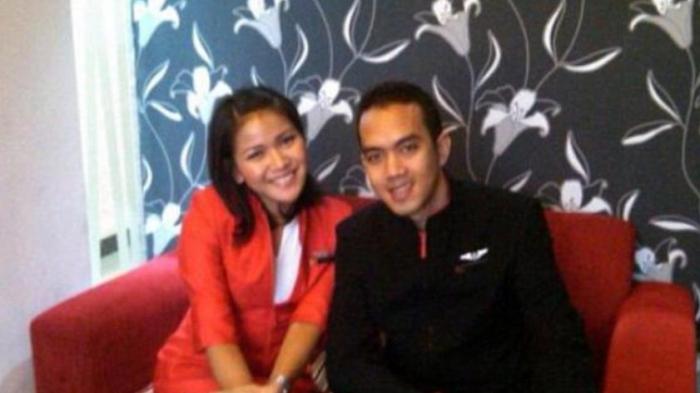 Pramugara AirAsia Oscar Dezano Ternyata Tengah Menantikan Anak Pertama