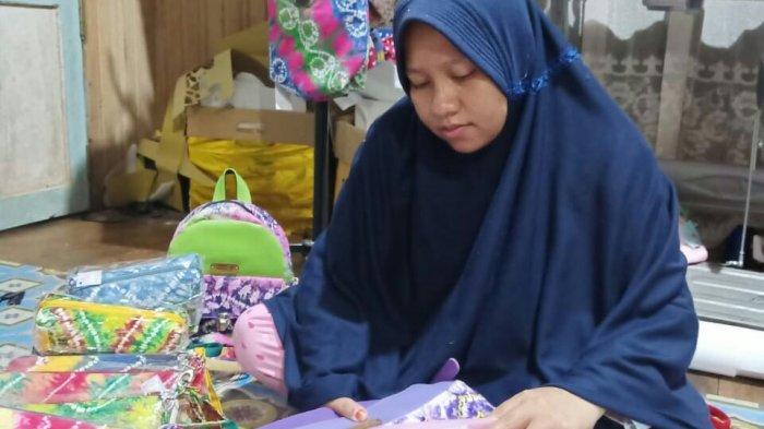 Produksi Tas Sasirangan Milenial dari Kotabaru Mulai dari Rp 35.000
