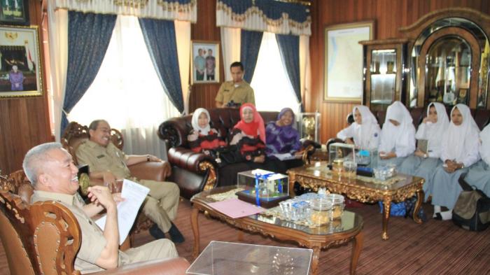 Agus Sasirangan Senang Anak Didiknya Berangkat ke Thailand