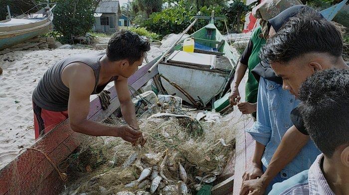 Nelayan Pantai Ujung Pandaran Kecamatan Telul Sampit, Kotim, Kalteng.