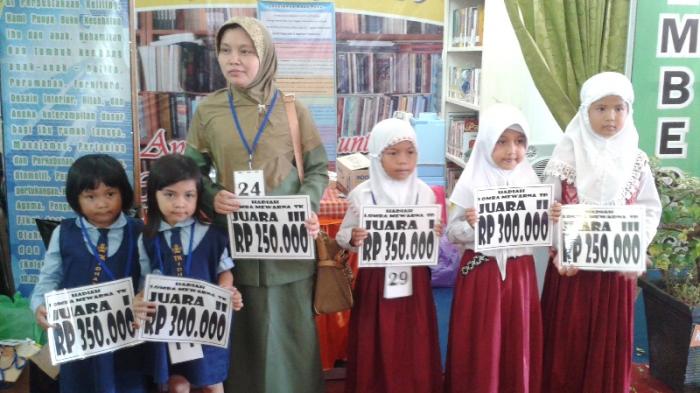 Juara Mewarna Tingkat SD Se-Tapin, Firza Gunakan Uang Hadiah untuk Beli Sepatu