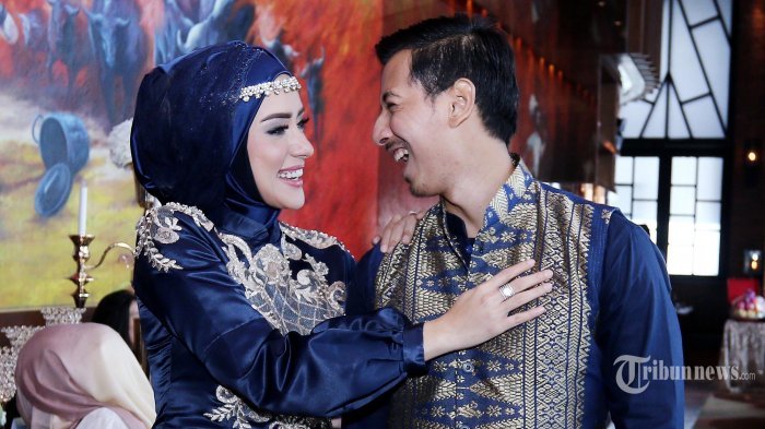Setelah Lamaran Mewah, Begini Konsep Foto Pre Wedding Sonny Septian dan Fairuz A Rafiq
