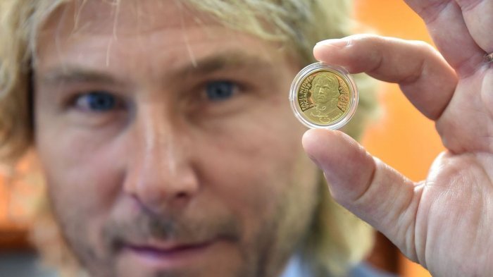 Wajah Legenda Timnas Ceska Pavel Nedved Diabadikan dalam Bentuk Koin