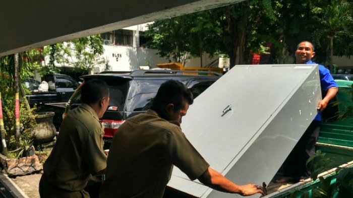 Hari Pertama Ngantor, Sejumlah Pegawai Dinas Sibuk Boyongan ke Kantor Baru