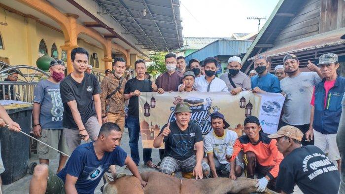 Mercure Banjarmasin dan Govindo Group Serahkan Sapi Kurban untuk Warga Sangga Lima