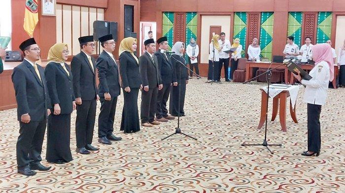 Anggota Komisi Informasi dan PAW KPID Kalsel Dilantik, Begini Pesan Gubernur Sahbirin Noor