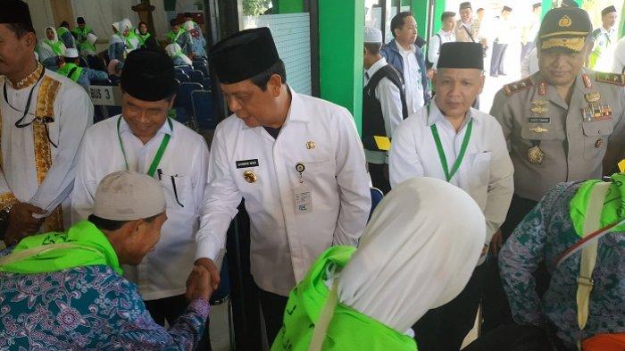 Dilepas Gubernur Kalsel, JCH Kota Kandangan Mengawali Penerbangan Perdana ke Madinah