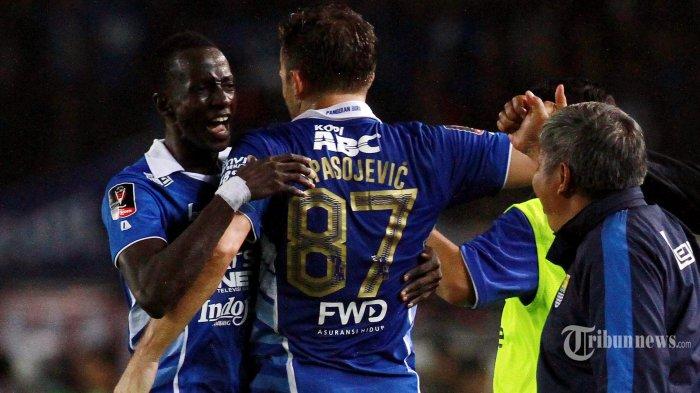 Persib Unggul Sementara 2-0