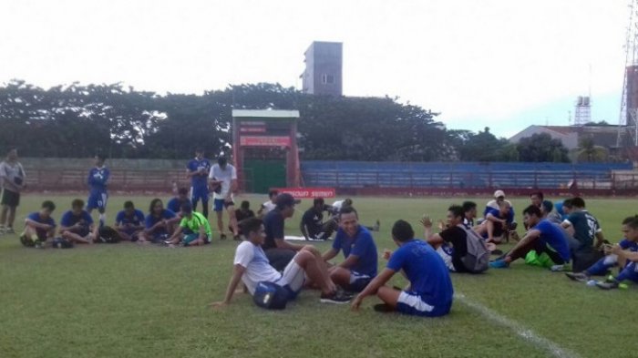 VIDEO - Inilah Momen Menegangkan Saat Persib Bandung Terkurung di Stadion Andi Mattalatta