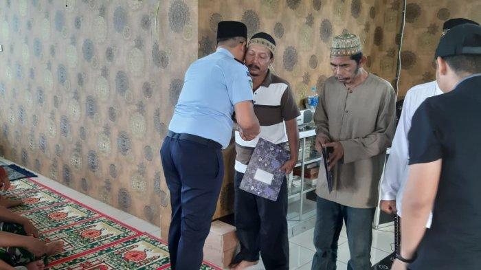 Mengharukan, Narapidana Lapas Banjarbaru Terima Remisi Langsung Bebas di Idul Fitri 2019