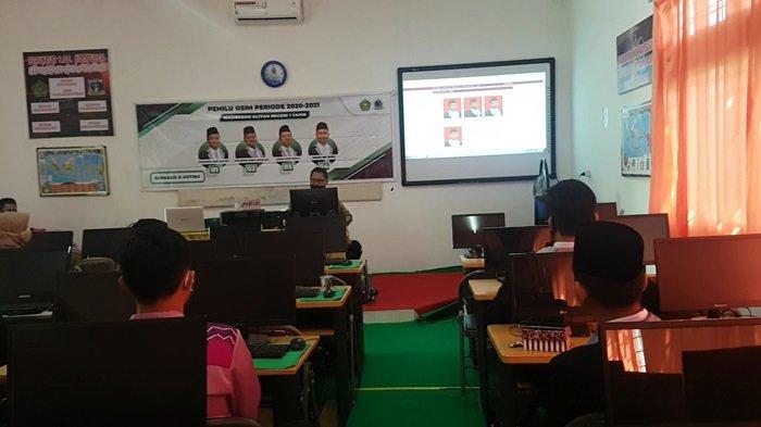 Empat Kandidat Ketua OSIM MAN 1 Tapin Ikuti Pemilihan e-Voting