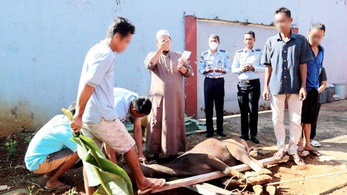 Potong Hewan Kurban, Rutan Pelaihari Kalsel Hidangkan Masakan Daging Sapi untuk Warga Binaan