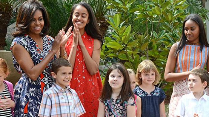 Modisnya Penampilan 2 Putri Remaja Obama Saat Berkunjung ke Kuba