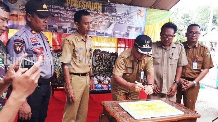 Jalan di Kecamatan Muara Uya Mulus, Anang Tinjau Penyelesaian Pembangunan Jalan