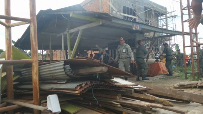 Bangunan Liar Dekat Tugu Obor Tanjung Mulai Ditertibkan