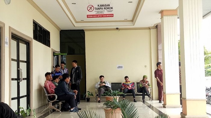 Sebelum Sidang, Kok Banyak Orang Datangi Muslih dan Trensis di Sel Pengadilan Tipikor