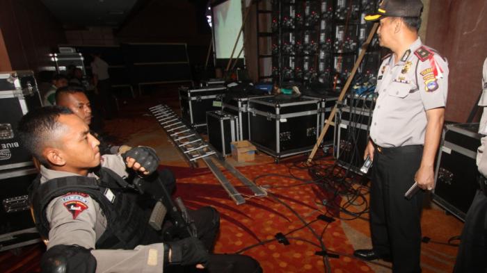 Puluhan Brimob Bersenjata Lengkap Berjaga di Tempat-tempat Tersembunyi