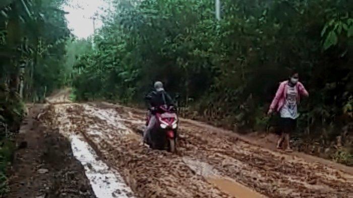 Jalan Desa Aniungan Dikeluhkan, Dinas PUPR Balangan Beri Tanggapan untuk Bisa Pengaspalan Jalan