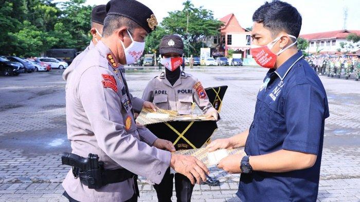 Kapolresta Banjarmasin Beri Penghargaan 47 Personel Berprestasi dan Berdedikasi