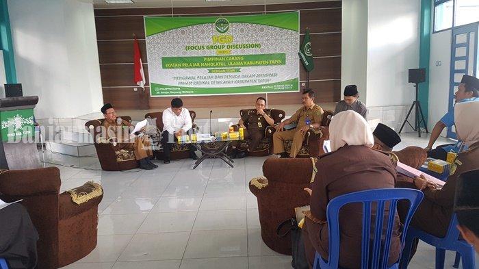 Pengurus IPNU Tapin Gelar Diskusi Bahaya Paham Radikal, Kursi Peserta Diberi Jarak