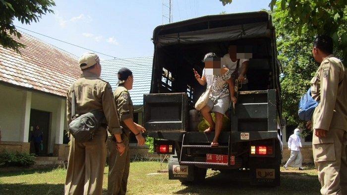 Pedagang Kios Ponsel di Banjarbaru ini Ternyata Merangkap Jualan Tuak, Satpol PP Sita Ratusan Liter