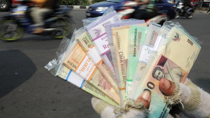 Kisah Penyedia Jasa Tukar Uang: Marak Jelang Lebaran, Sering Kejar-kejaran dengan Satpol PP