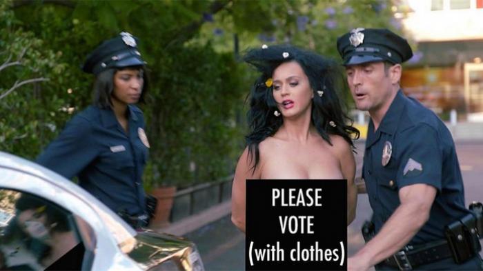 Hmmm, Katy Perry Telanjang di Depan Umum untuk Kampanye Pilpres AS
