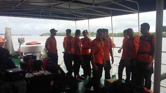 Sejak Subuh Penyelam Elit TNI Siap Menyelam