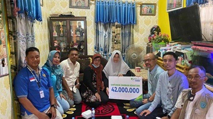 Baru 22 Hari Terdaftar, Ahli Waris Peserta BPJAMSOSTEK Terima Santunan Jaminan Kematian Rp 42 Juta