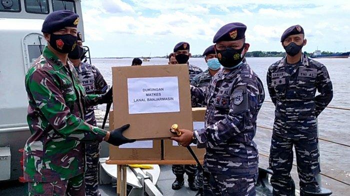 Dukung Penanggulangan Covid-19, KRI Mandau-621 Salurkan Ratusan APD ke Lanal Banjarmasin