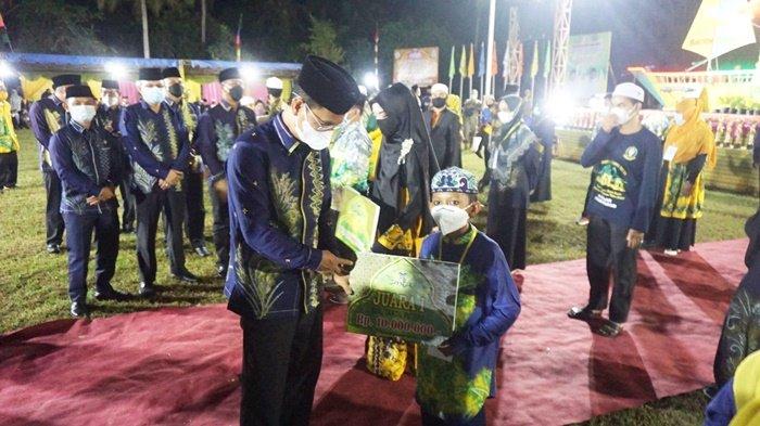 Kafilah dari Kecamatan Rantau Badauh Juara Umum MTQ Tingkat Kabupaten Batola