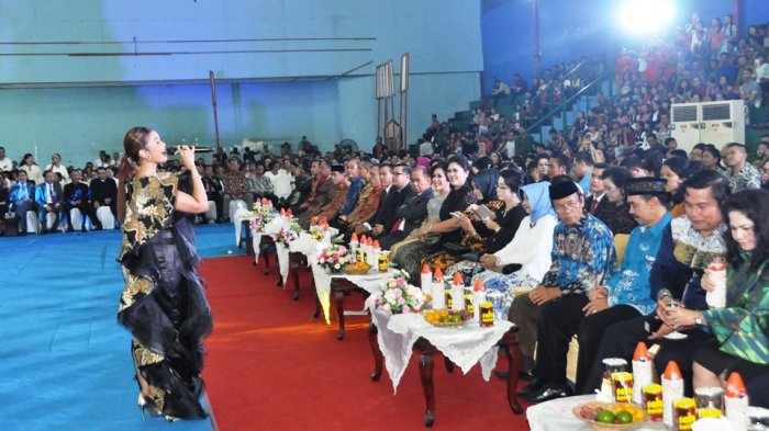 Citra IScholastika Jadi Perhatian di Tengah Meriahnya Perayaan Natal Gabungan di Kapuas