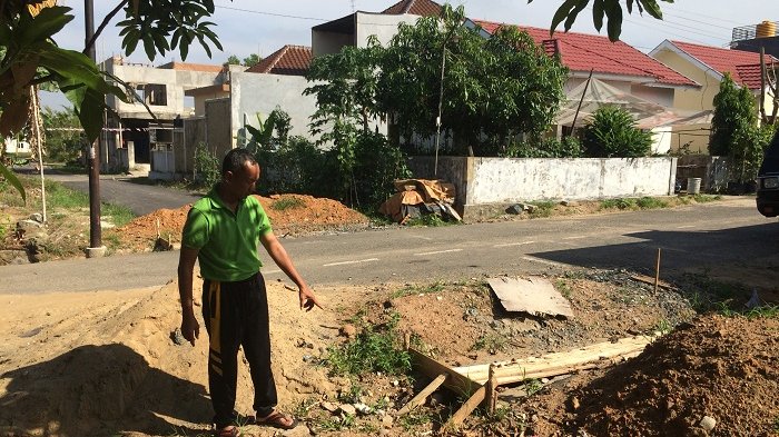 Proyek Peningkatan Jalan Lingkungan di Banjarbaru Dinilai Tak Perhatikan Parit