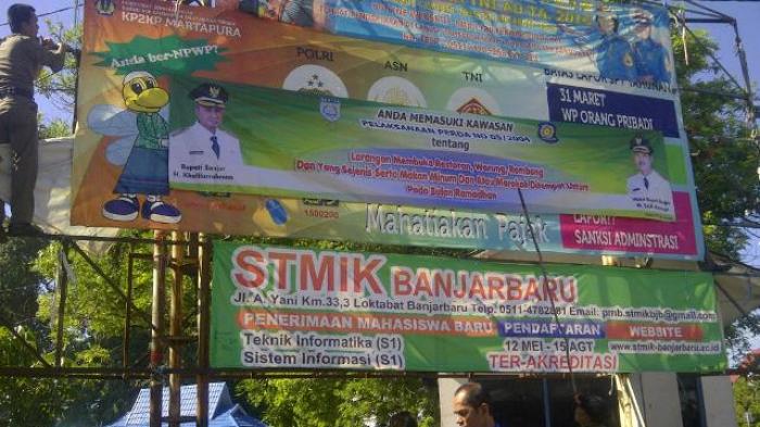 Satpol PP Banjar Pasang Spanduk Perda Ramadan Hingga Perbatasan Tapin