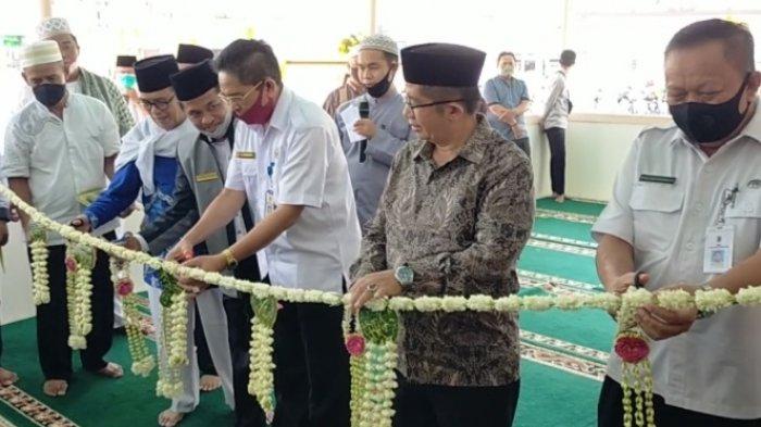 Perpustakaan Masjid El Rusydi SMKN 3 Banjarmasin Diresmikan, Rusdi Effendi Sumbangkan Buku