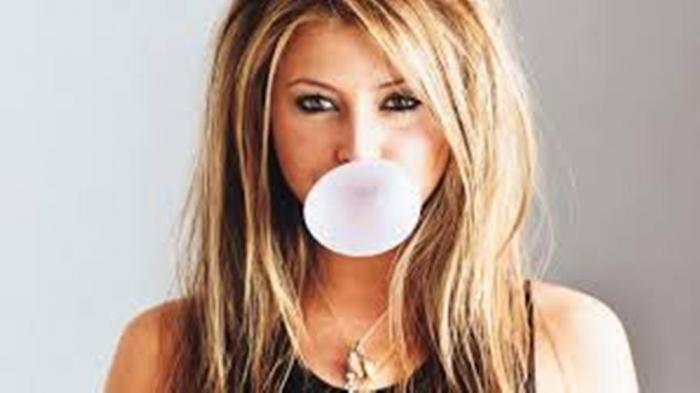 Ini yang Terjadi Pada Tubuh Jika Menelan Permen Karet