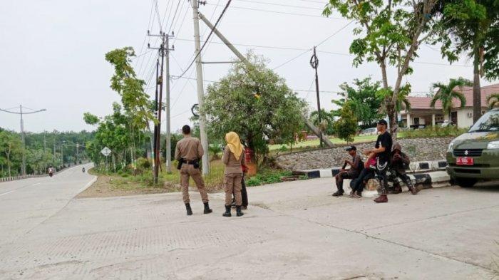 Temukan Anak Punk Pukul Mobil Melintas, Anggota Satpol PP Balangan Bantu ini